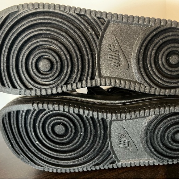 Nike Black Platform Sandals with Adjustable Straps - Picture 2 of 5